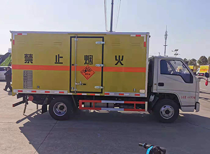 和林格尔爆破器材运输车