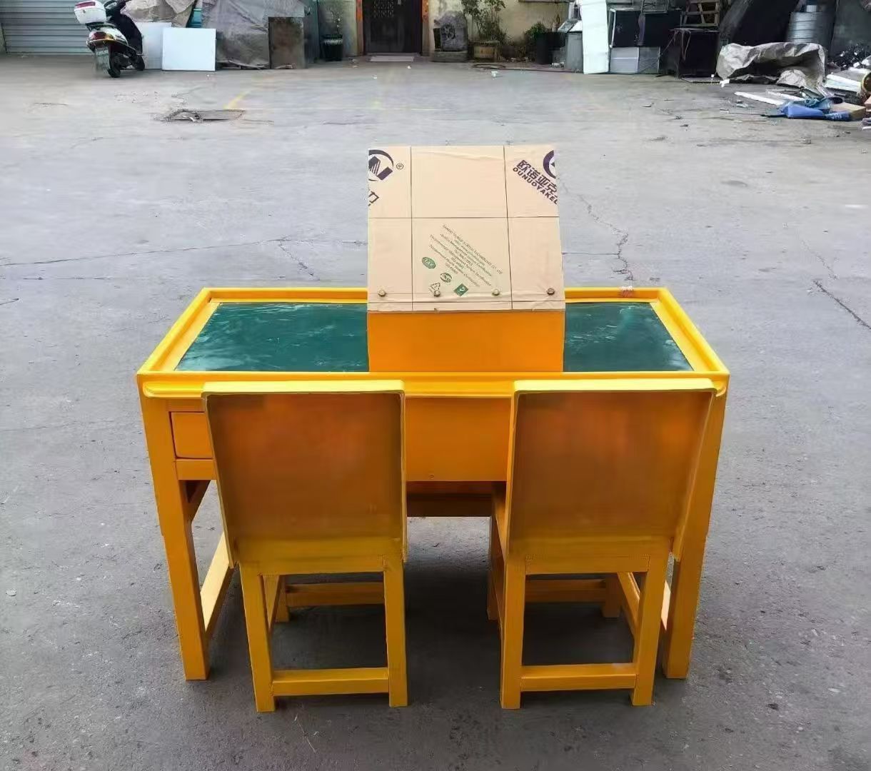 和林格尔防静电导通桌井下煤矿火工品发放桌：危险品流转的安全守护者